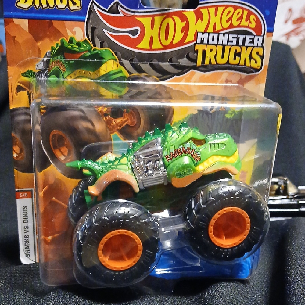Hot Wheels Monster Trucks Rageasaur Dino